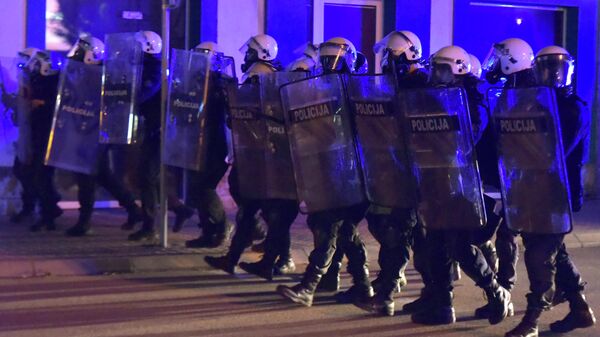 Спецназ черногорской полиции во время беспорядков в городе Никшич. 13 мая 2020