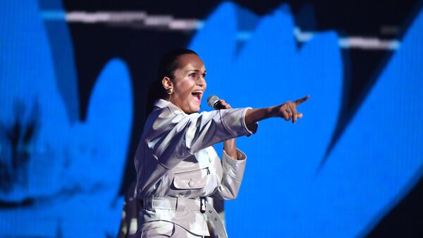 Певица Слава выступает на музыкальной премии Жара Music Awards в концертном зале Крокус Сити Холл в Москве
