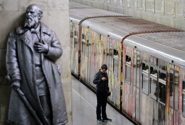 Запуск поезда Акварель с обновлённой экспозицией Город в живописи в Московском метрополитене