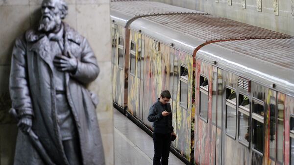 Запуск поезда Акварель с обновлённой экспозицией Город в живописи в Московском метрополитене