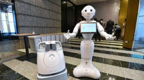 Роботы в Токио обслуживают заболевших коронавирусом