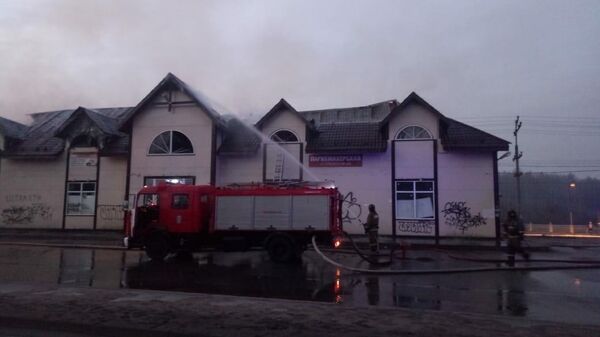 Пожар в здании торгового комплекса в г. Гатчина