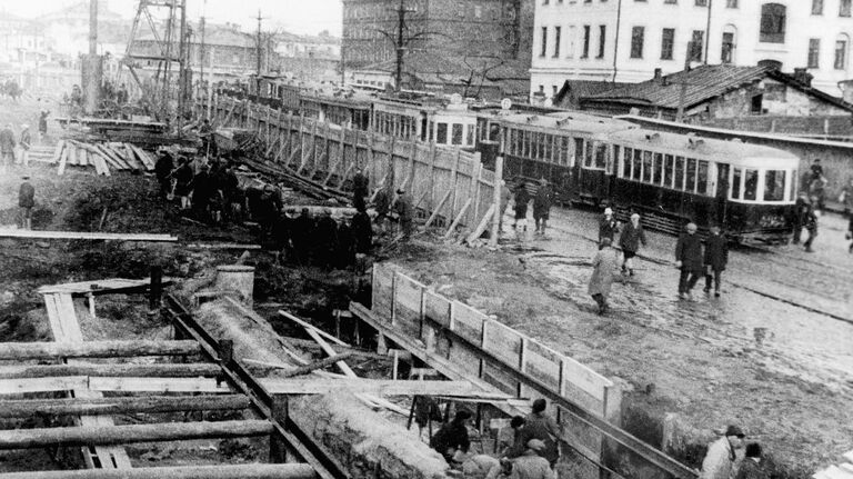 Открытое строительство шахты метрополитена в Москве