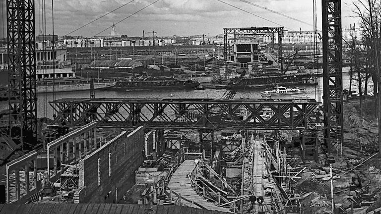 Строительство станции Сокольнической линии московского метрополитена Ленинские горы (ныне Воробьевы горы) в 1958 году