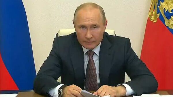 “Развели канитель” – Путин отчитал чиновников за задержку выплат медикам 