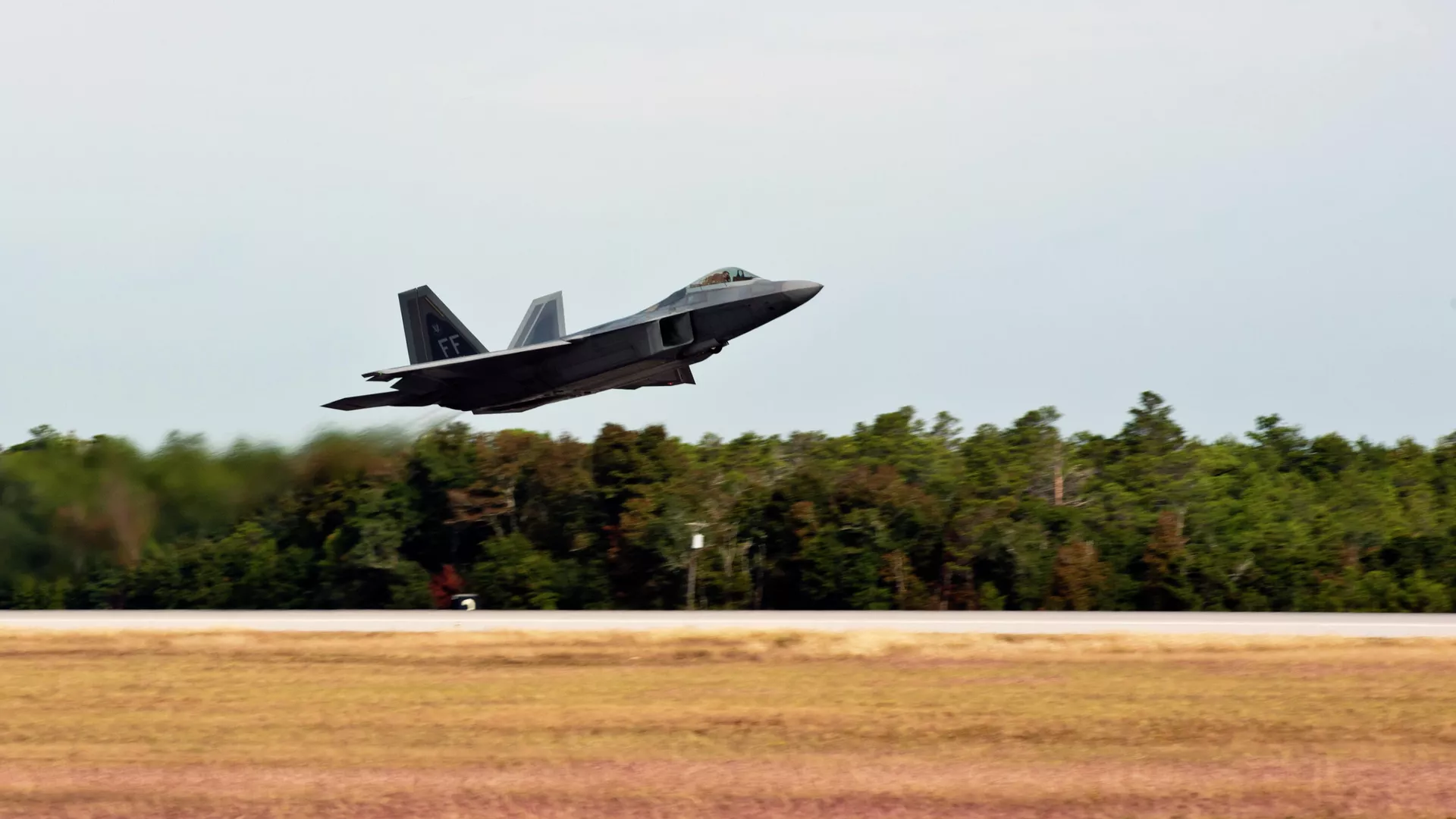 Истребитель F-22 Raptor ВВС США - РИА Новости, 1920, 20.06.2025