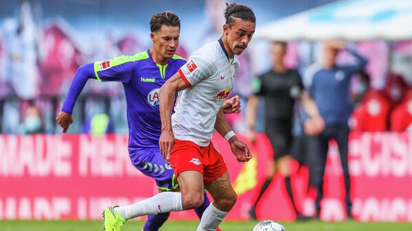 Freiburg's German defender Robin Koch (L) and Leipzig's Danish forward Yussuf Poulsen vie for the ball during the German first division Bundesliga football match RB Leipzig v SC Freiburg on May 16, 2020 in Leipzig, eastern Germany as the season resumed following a two-month absence due to the novel coronavirus COVID-19 pandemic. (Photo by Jan Woitas / POOL / AFP) / DFL REGULATIONS PROHIBIT ANY USE OF PHOTOGRAPHS AS IMAGE SEQUENCES AND/OR QUASI-VIDEO