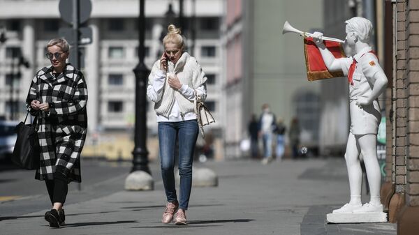 Прохожие на улице в Москве