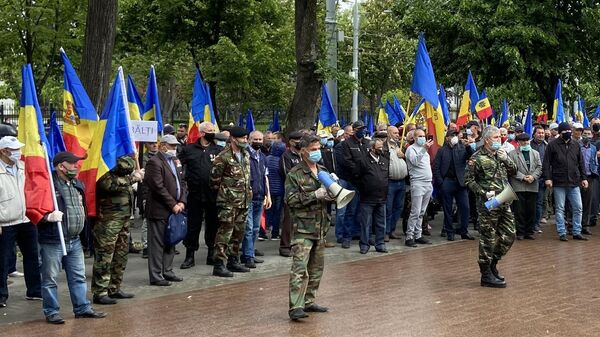 Митингующие в Кишиневе требуют отставки правительства и досрочных парламентских выборов