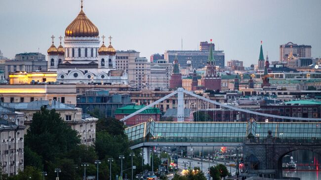 Вид на Храм Христа Спасителя в Москве