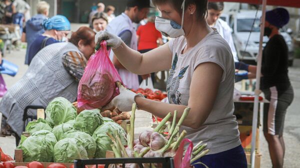 Продажа овощей на ярмарке выходного дня Покупай ставропольское в Кисловодске