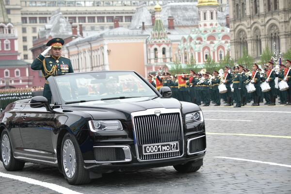 Министр обороны РФ Сергей Шойгу на военном параде на Красной площади