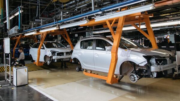 Сборка новых автомобилей на заводе АвтоВАЗ 