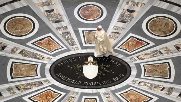 Папа Франциск проводит мессу в память о столетии со дня рождения святого Иоанна Павла II в Базилике Святого Петра