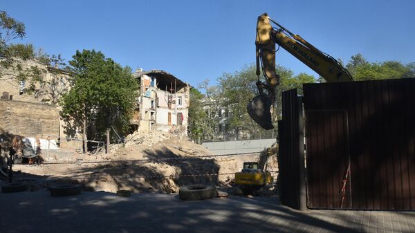 Частичное обрушение стены многоэтажного жилого дома по улице Торговая в Одессе