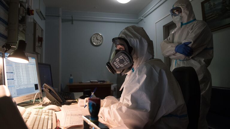 Медицинские работники в одном из отделений госпиталя COVID-19 в ГКБ No1 имени Н.И. Пирогова в Москве
