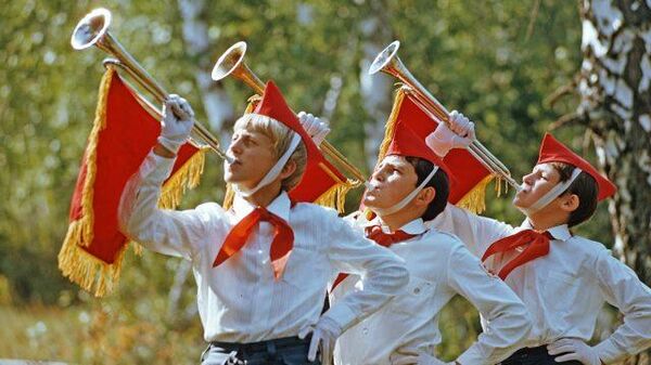 Красный галстук, отряды и «Зарница»: какими были пионеры в СССР