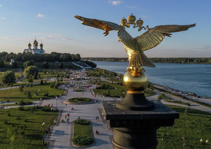 Парк на Стрелке в историческом центре Ярославля