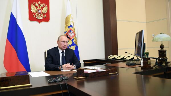 Президент РФ Владимир Путин проводит в режиме видеоконференции совещание по реализации ранее принятых мер поддержки экономики и социальной сферы