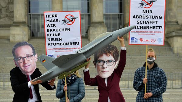 Акция против закупки новых американских истребителей  F-18  в Германии 