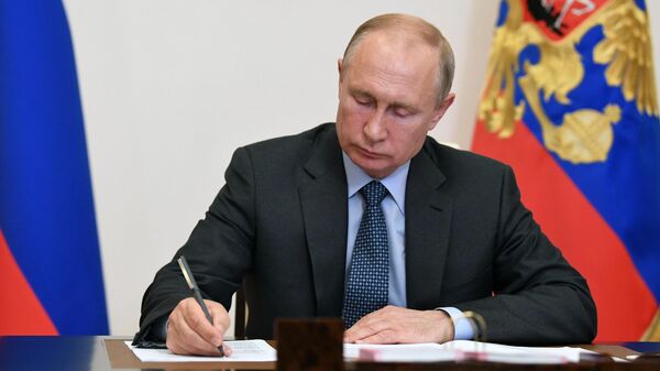 Президент России Владимир Путин во время встречи в режиме видеоконференции