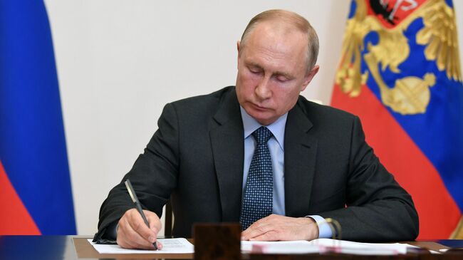 Путин присвоил наименования гвардейских двум формированиям ВС России