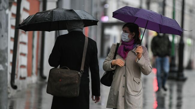 Прохожие в центре Москвы