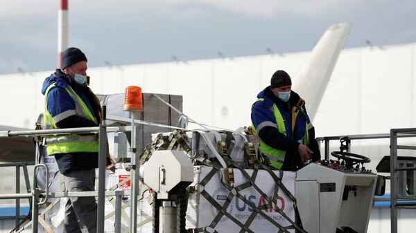 Самолет ВВС США доставил партию аппаратов искусственной вентиляции легких в Россию