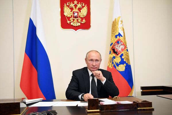 Президент РФ Владимир Путин проводит в режиме видеоконференции совещание с представителями общественности Дагестана