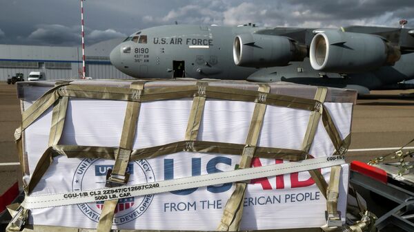 Партия из 50 аппаратов искусственной вентиляции легких, доставленная американским военный самолет Boeing C-17 Globemaster III, в аэропорту Внуково