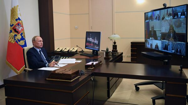 Президент РФ Владимир Путин проводит в режиме видеоконференции совещание о санитарно-эпидемиологической обстановке