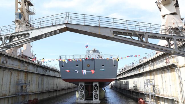 Спуск на воду фрегата Адмирал Головко на судостроительном заводе Северная верфь в Санкт-Петербурге