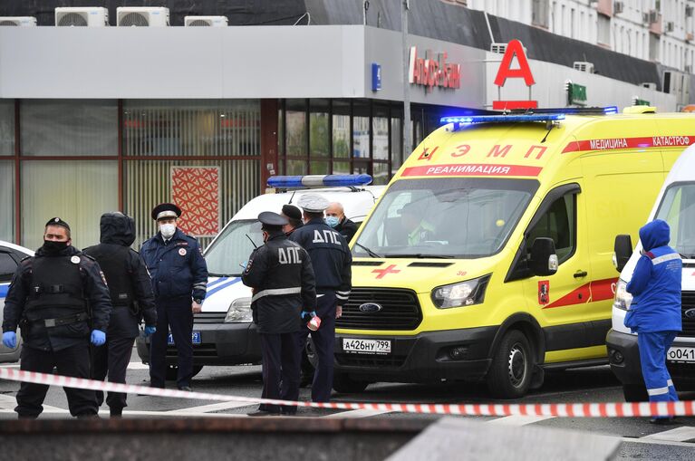 Захват заложников в отделении банка в центре Москвы