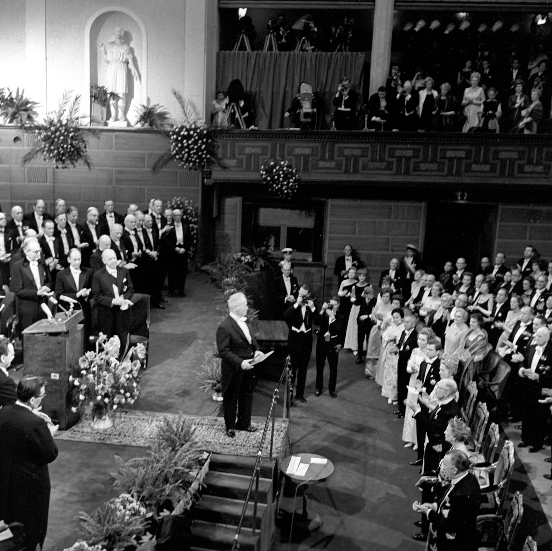 Михаил Шолохов выступает с ответным словом после награждения Нобелевской премией по литературе в Стокгольме - РИА Новости, 1920, 24.06.2021