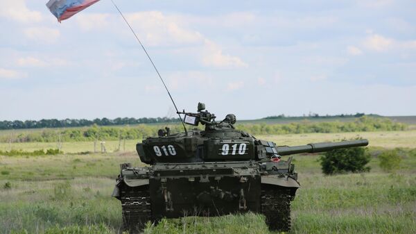 Танк Народной милиции ДНР на передовой линии соприкосновения ДНР с Украиной