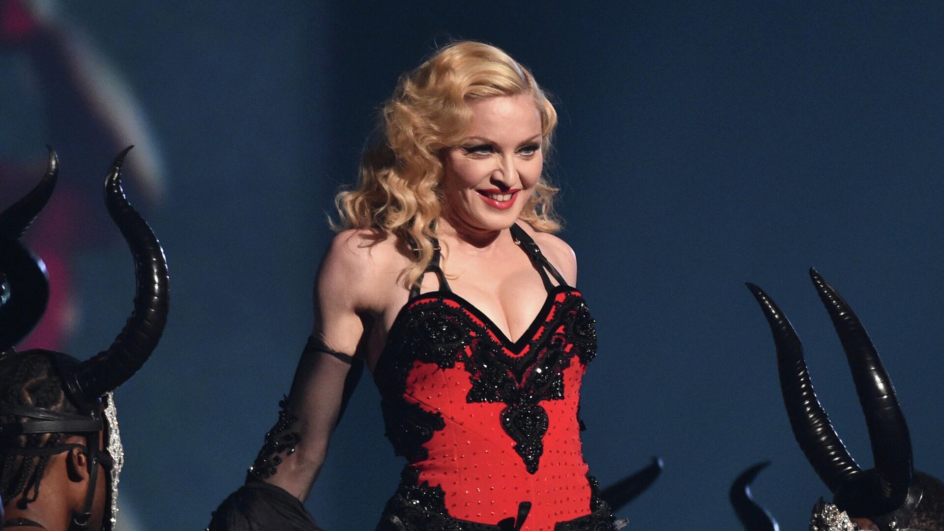 Мадонна выступает на 57-й ежегодной премии Грэмми в Лос-Анджелесе - РИА Новости, 1920, 16.08.2023