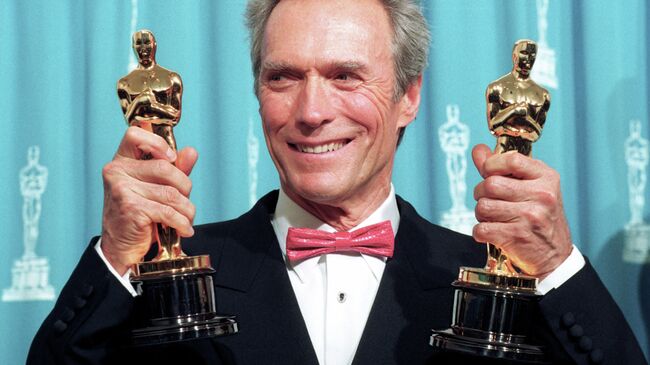 Клинт Иствуд на церемонии вручения премии Оскар, 1993 год Клинт Иствуд на церемонии вручения премии Оскар, 1993 год