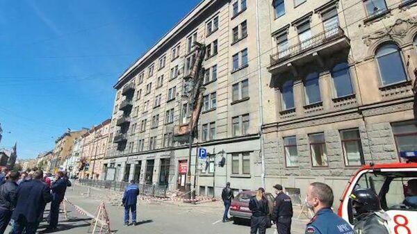 В центре Санкт-Петербурга обрушились балконы старого дома