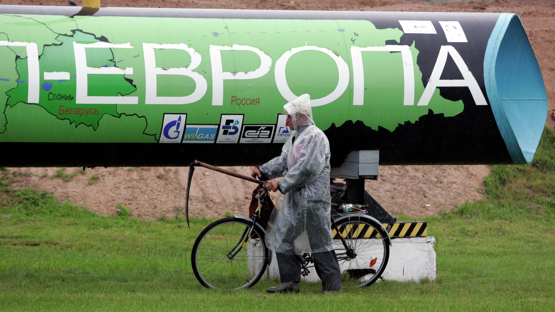 Мужчина в районе Слонимской компрессорной станции в Белоруссии - РИА Новости, 1920, 06.07.2021