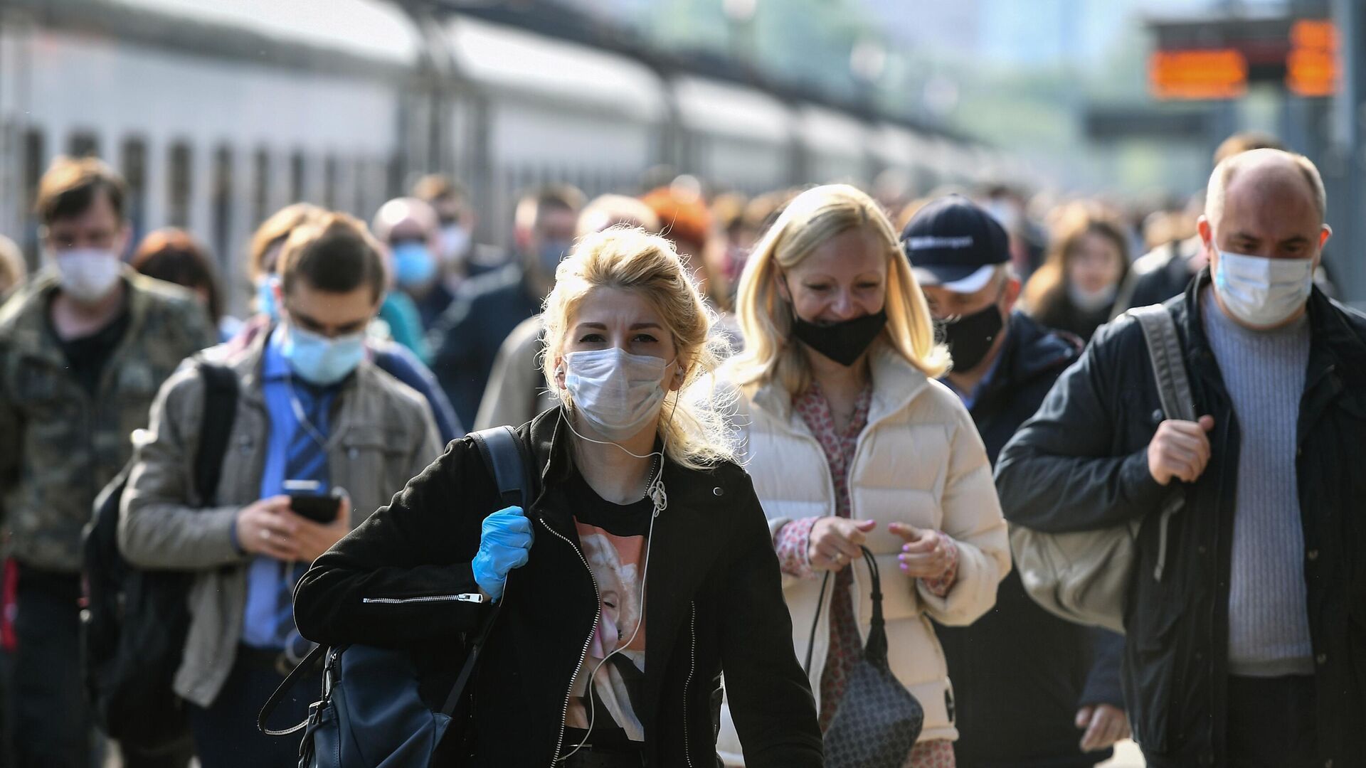 Пассажиры на станции второго Московского центрального диаметра - РИА Новости, 1920, 27.05.2020