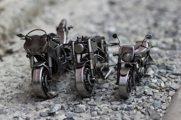 Готовые миниатюрные копии мотоциклов, изготовленные мастером Станиславом Черновасиленко