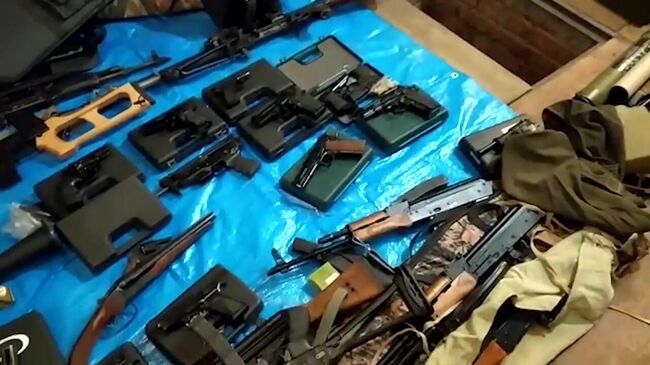 Огнестрельное оружие и боеприпасы, изъятые сотрудниками ФСБ РФ 