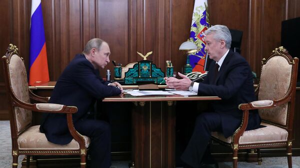 Президент РФ Владимир Путин и мэр Москвы Сергей Собянин во время встречи