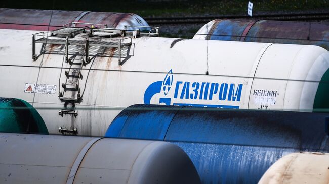 Железнодорожные вагоны-цистерны для перевозки нефти и топлива 