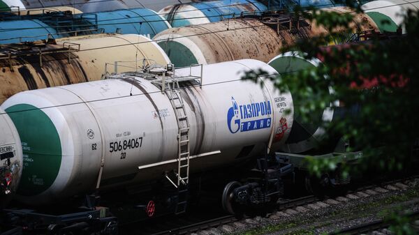 Железнодорожные вагоны-цистерны для перевозки нефти и топлива 