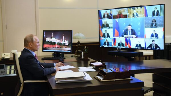 Президент РФ Владимир Путин во время совещания в режиме видеоконференции по ситуации на рынке труда