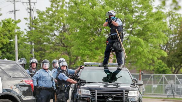 Полицейские во время беспорядков в Миннеаполисе