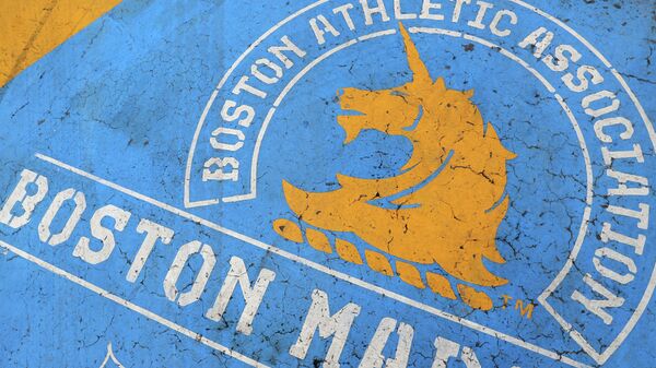 Логотип Бостонского марафона