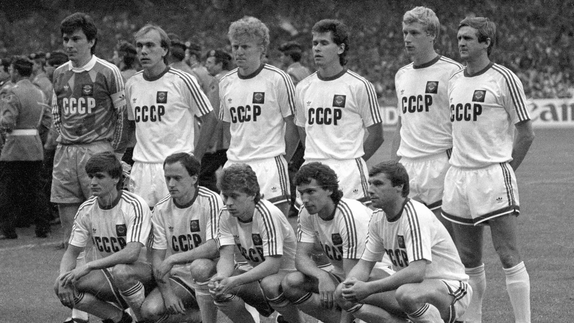 Футболисты сборной СССР на ЕВРО-1988 - РИА Новости, 1920, 29.05.2020