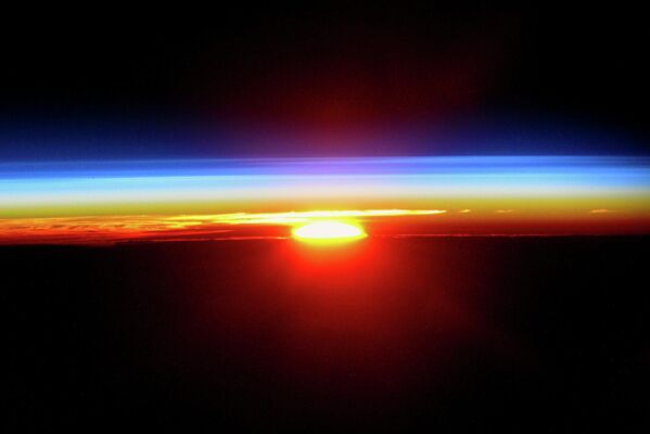 Закат солнца с борта Международной космической станции
